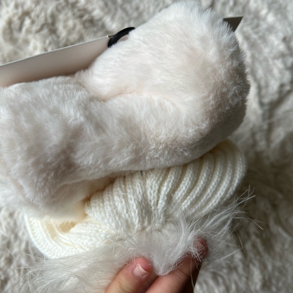 NWT Calvin Klein 2 piece set : scarf and hat - Picture 4 of 6